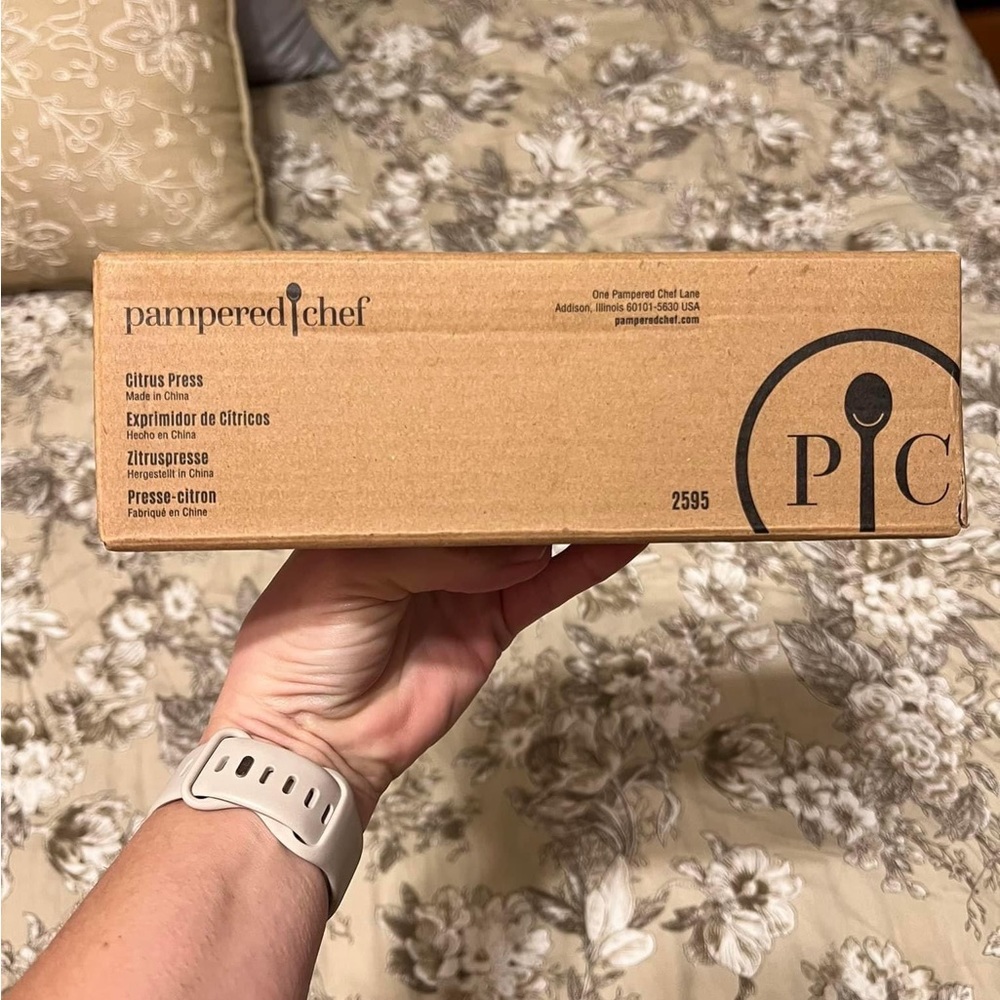 Pampered Chef Citrus Press, NEW!